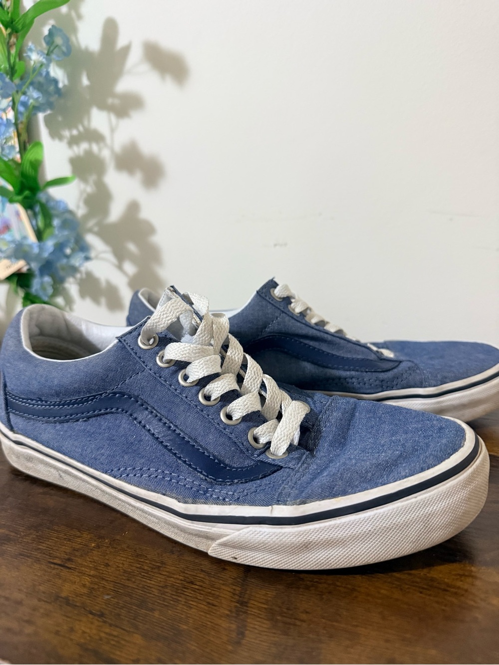 Unisex denim blue + white Vans preloved sneakers shoes US women’s 8 men’s 6.5
